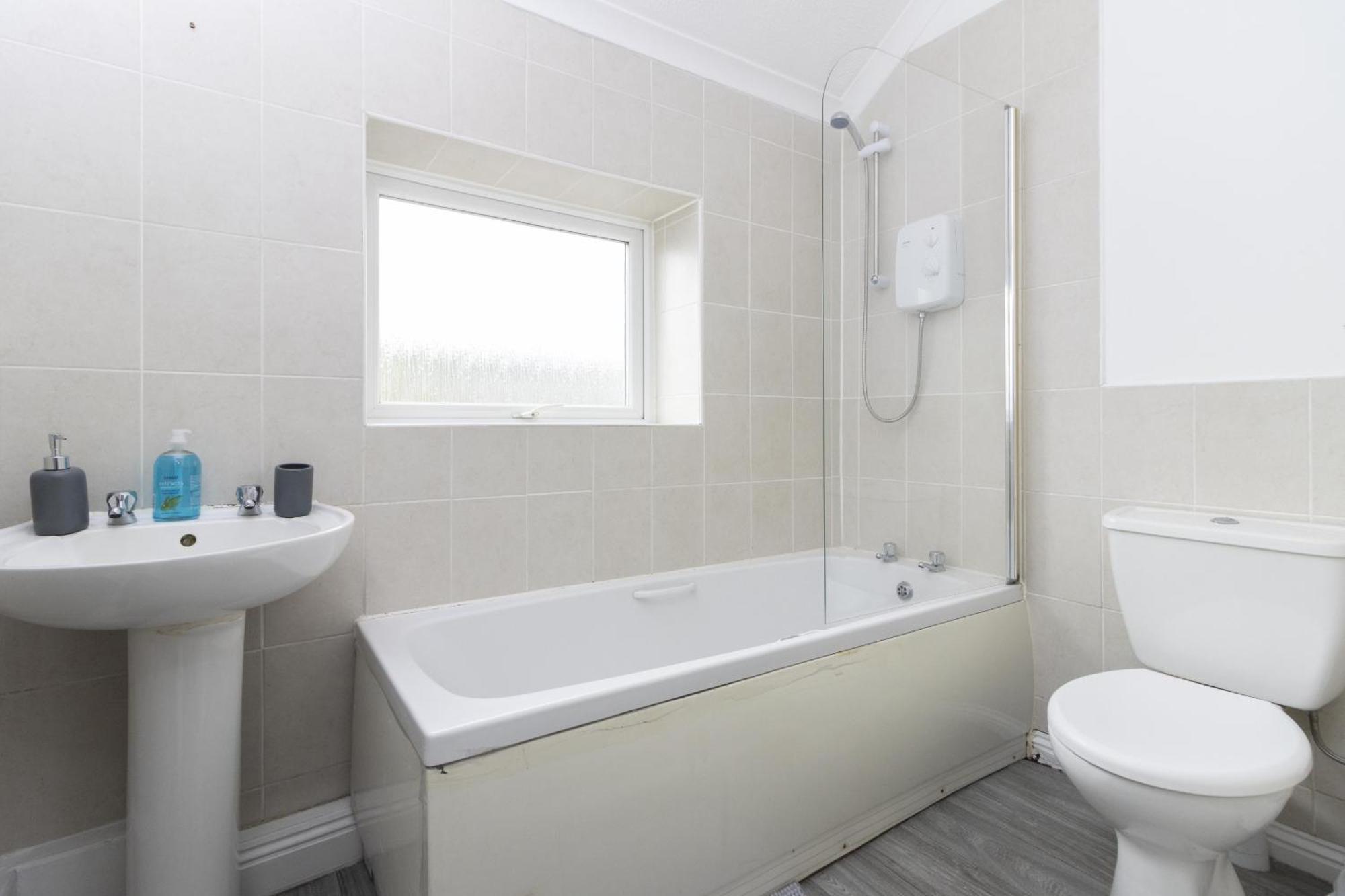 Alexandra - Large 3 Bed Perfect For Contractors, Free Parking, Fast Wifi And Great Value! Appartement Plymouth Buitenkant foto