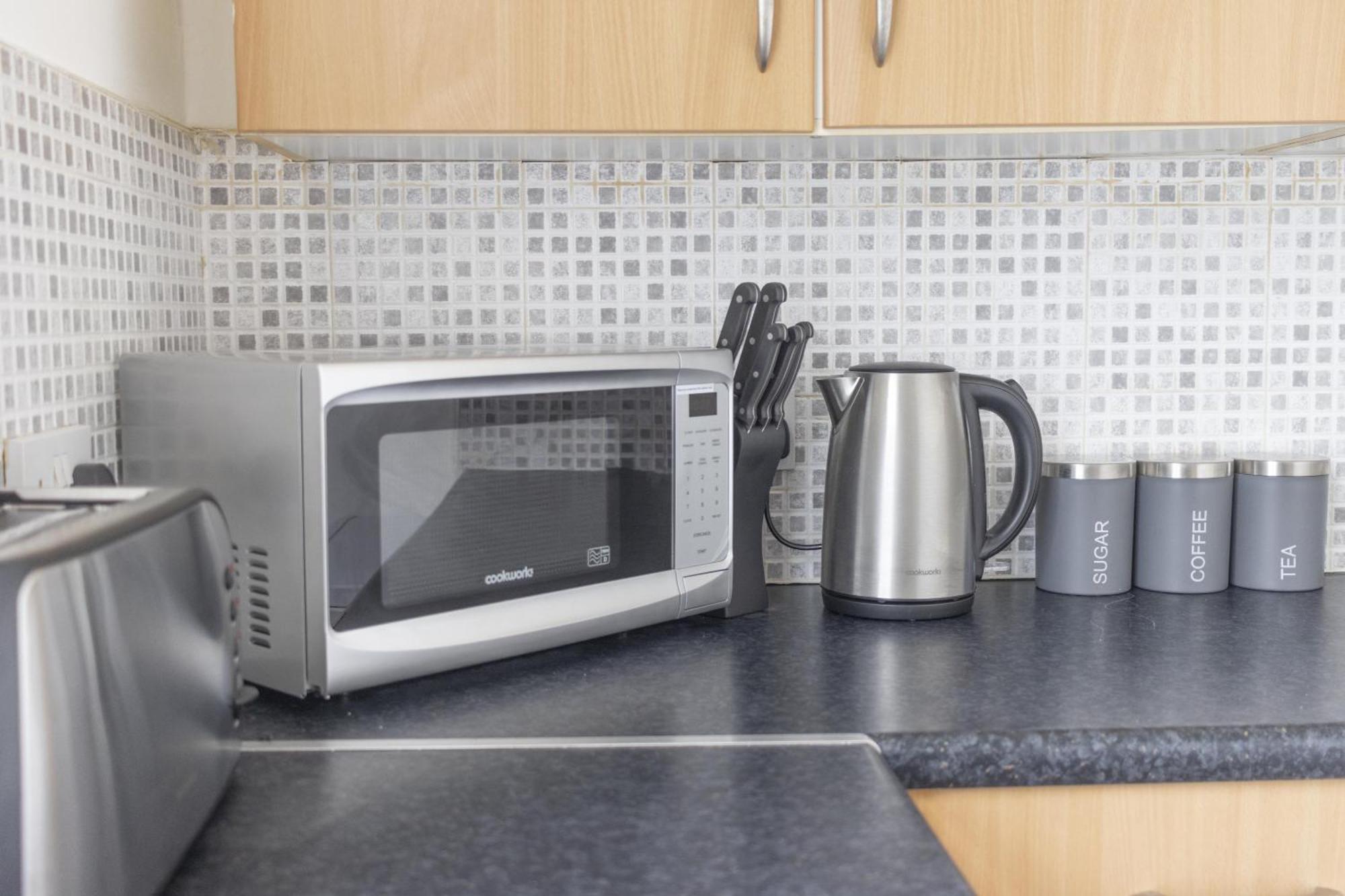 Alexandra - Large 3 Bed Perfect For Contractors, Free Parking, Fast Wifi And Great Value! Appartement Plymouth Buitenkant foto