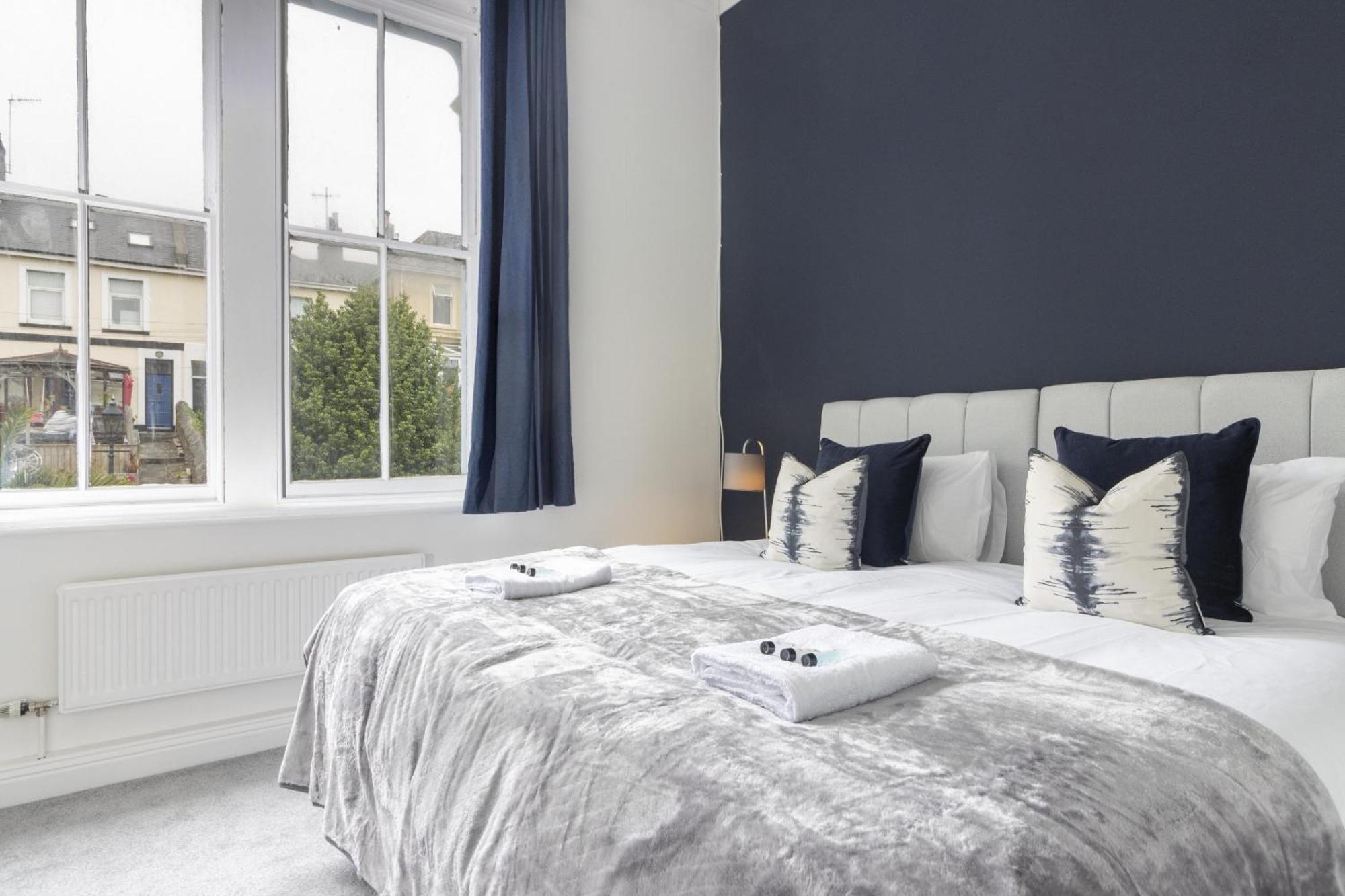 Alexandra - Large 3 Bed Perfect For Contractors, Free Parking, Fast Wifi And Great Value! Appartement Plymouth Buitenkant foto