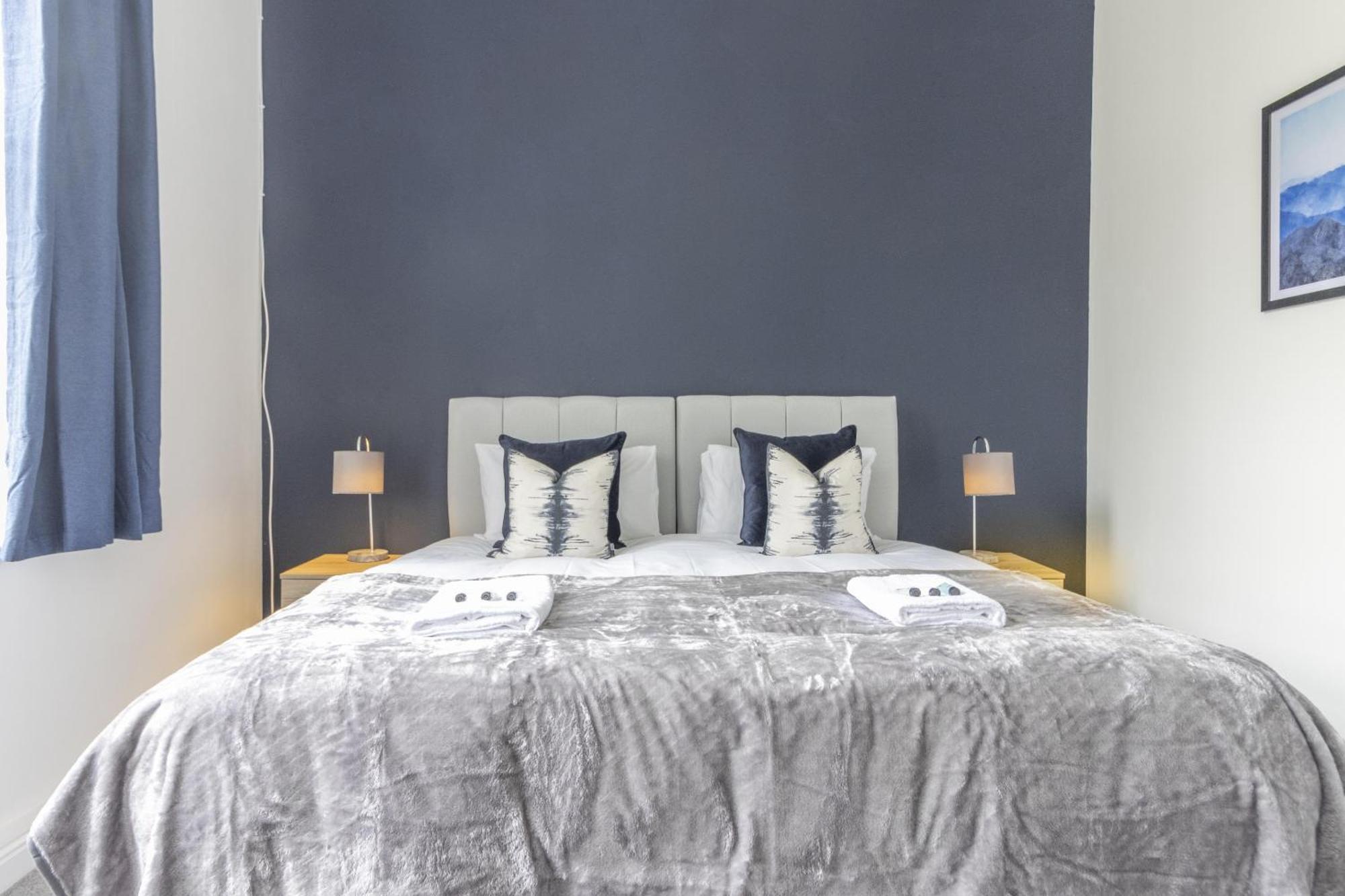 Alexandra - Large 3 Bed Perfect For Contractors, Free Parking, Fast Wifi And Great Value! Appartement Plymouth Buitenkant foto